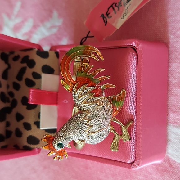 NWT Betsey Johnson VINTAGE FARMHOUSE ROOSTER STRETCH RING - Picture 2 of 7